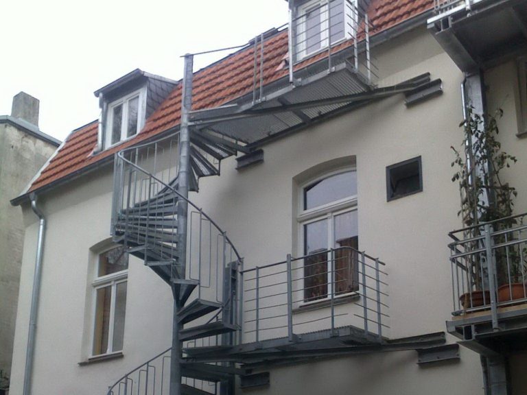 Spindeltreppe Bestandsgebäude mit begrenzter Erschließung Spindeltreppe Bestandsgebäude mit begrenzter Erschließung